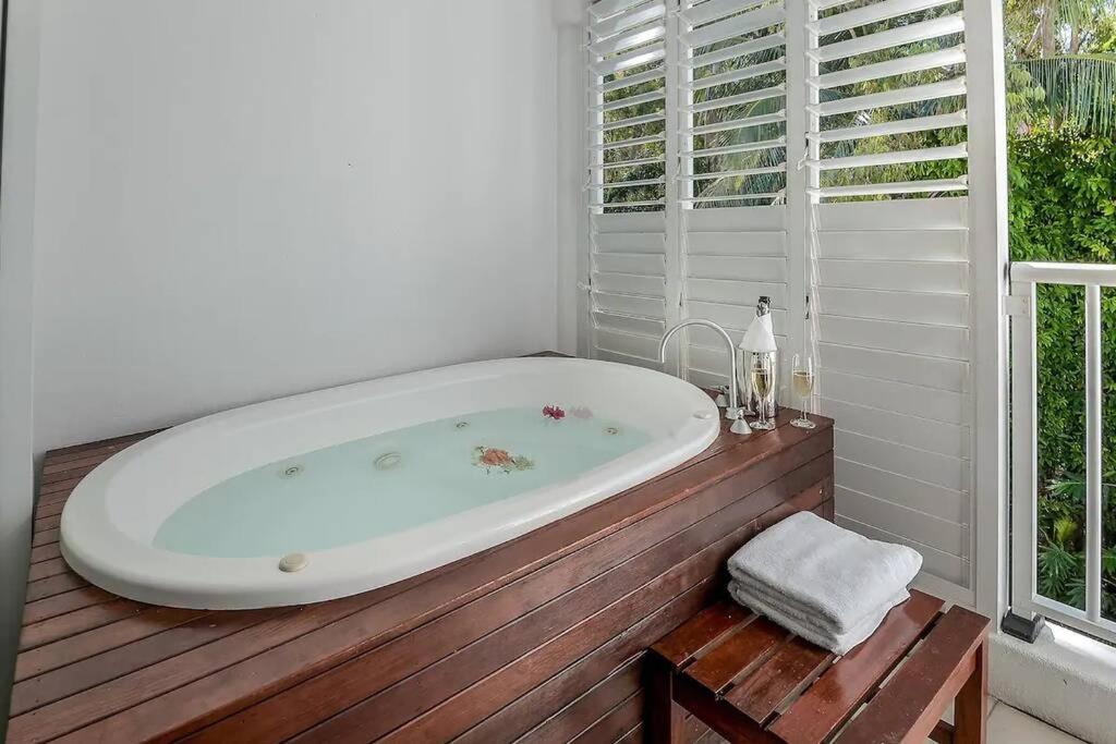 Beach Club Palm Cove Serenity Wing 3 Bed Penthouse Exterior photo